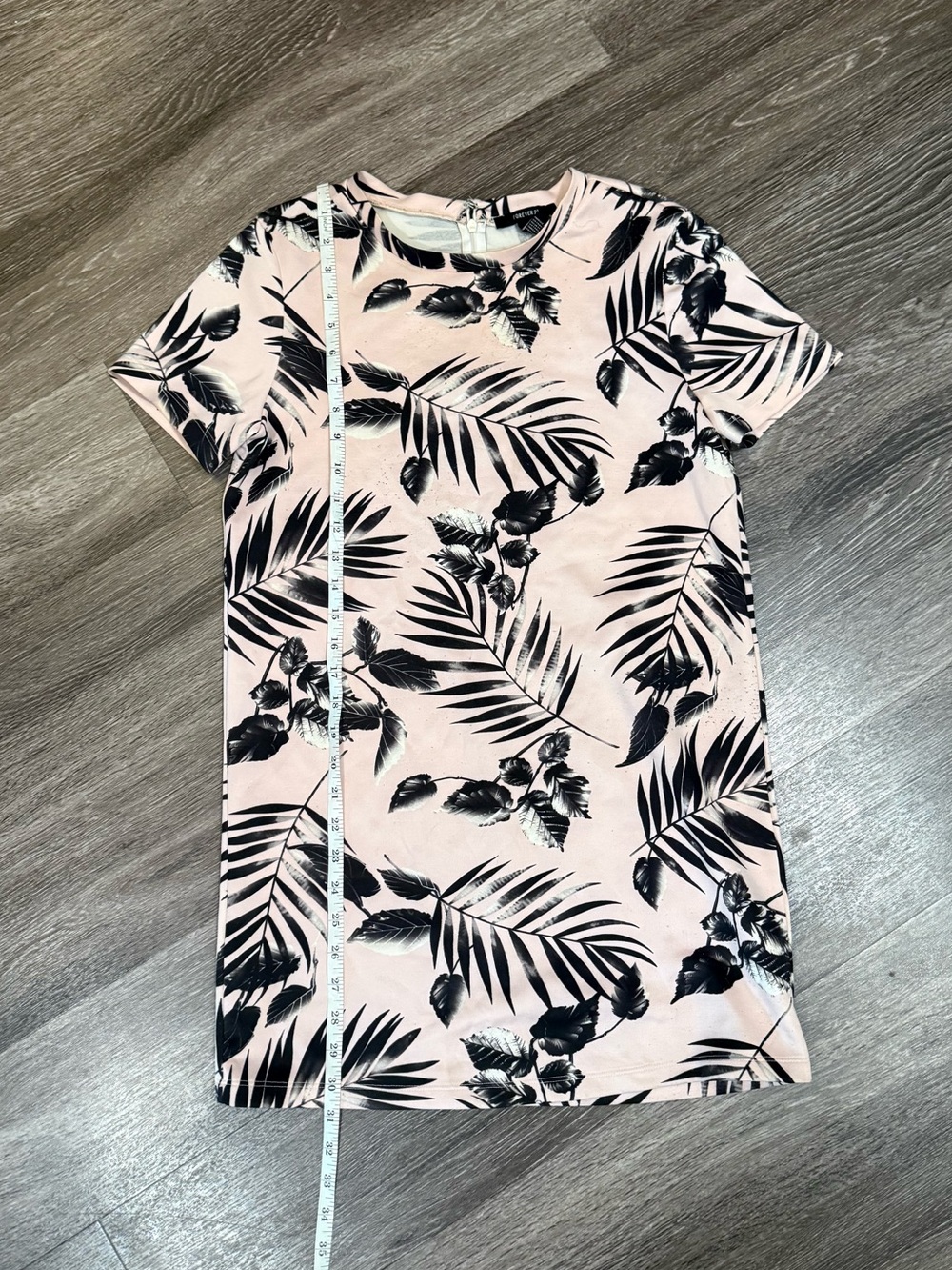 Forever 21 Light Pink Floral & Leaf Print Tee Dress